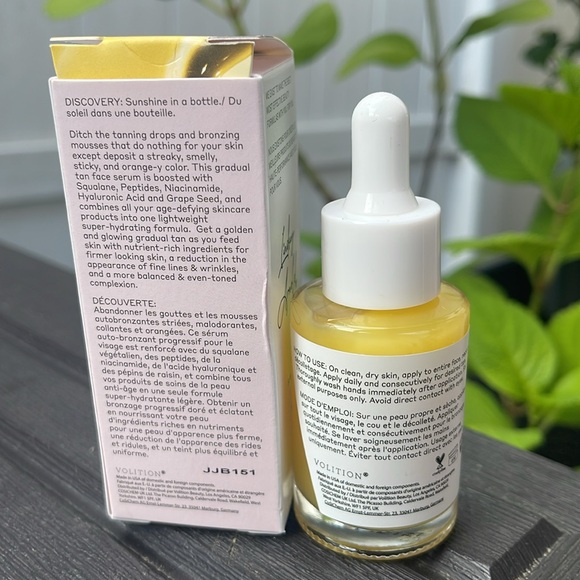 Volition - Getaway Glow - Gradual Tan Firming Facial Serum - Picture 3 of 10